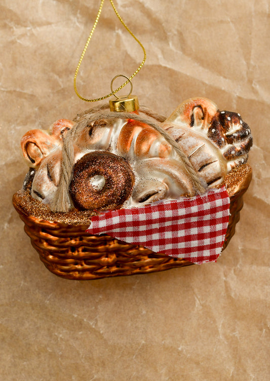 Decorative ornament of a bread basket with bread slices and a checkered cloth.